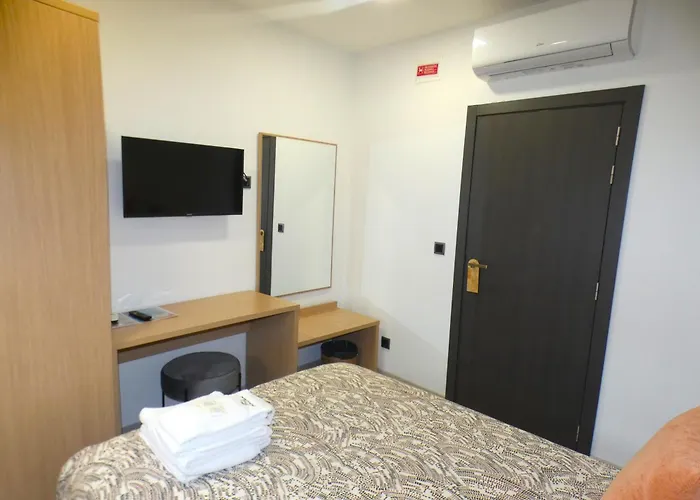 Pinhal Litoral Hotel *